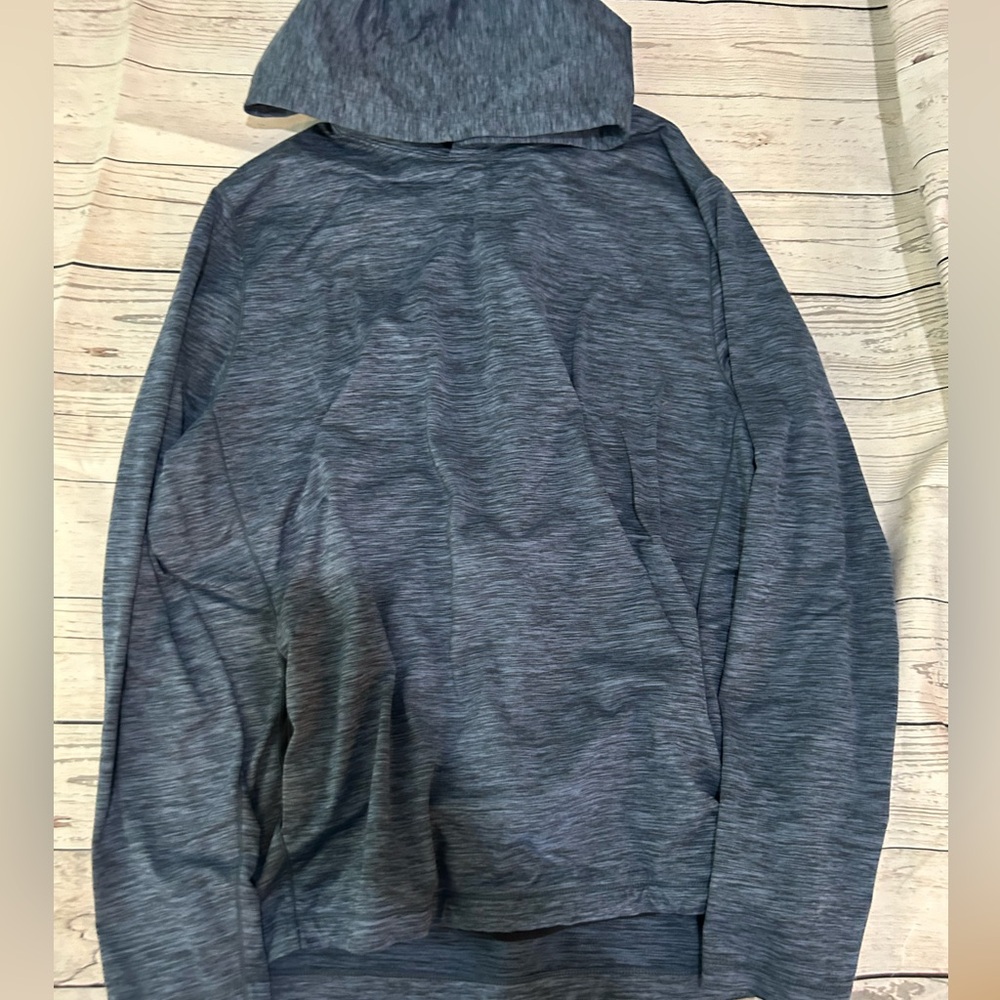Abercrombie men’s extra large long sleeve hooded tee.